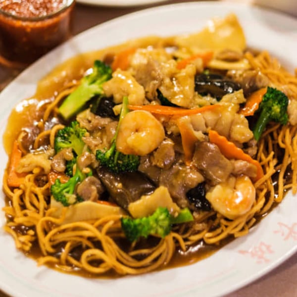 Great Wall Restaurant's Chinese chow mein with noodles, broccoli, carrots, shrimp, and meat in sauce.