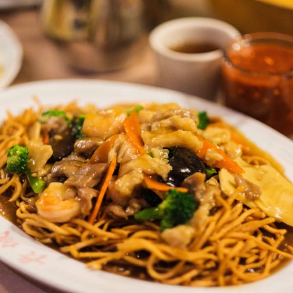 Great Wall Restaurant's crispy chow mein with shrimp, chicken, broccoli, and carrots in sauce.